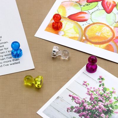 Pin de empuxo magnético de neodímio de plástico de cor personalizada para ímãs de escritório