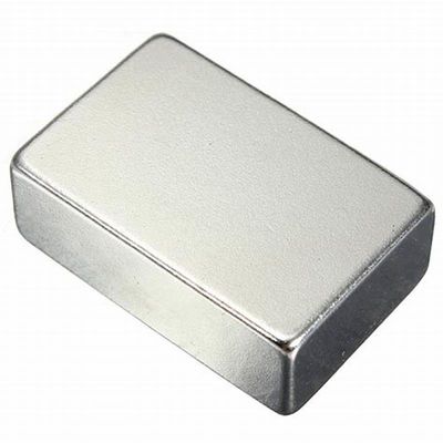 Imã de bloco de neodímio N52 de 50 mm x 30 mm x 10 mm com serviço de processamento de moldagem