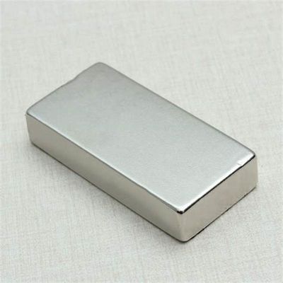 Imã de bloco de neodímio N52 de 50 mm x 30 mm x 10 mm com serviço de processamento de moldagem