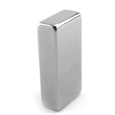 Imã de bloco de neodímio N52 de 50 mm x 30 mm x 10 mm com serviço de processamento de moldagem