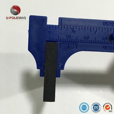 Magnetos retangulares de neodímio revestidos de borracha personalizados Magnetos de neodímio de grau com dois furos