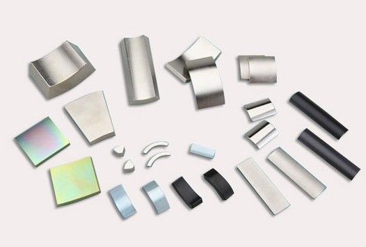 Magnetos NdFeB Magnetos Industriais Permanentes SmCo ALNICo Ferrita Neodímio Materiais Magnéticos