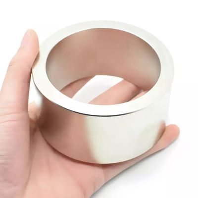 Serviço de processamento de corte N52 Anel de ímã de neodímio com forte magnetização radial