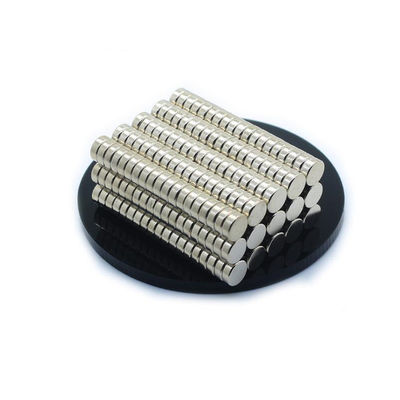 Magnetismo personalizado Direção disco redondo Ímã de neodímio N35 N38 N40 N42 N45 N48 N50 N52