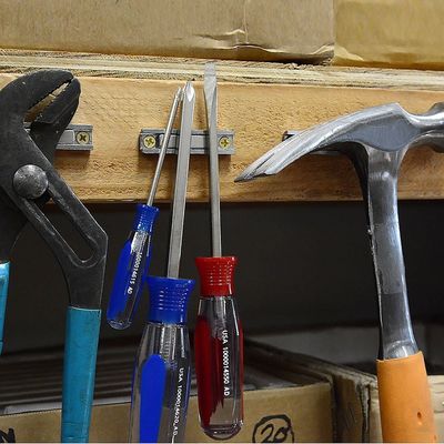 Magnético NdFeb quadrado de potência industrial de grau N52 com buraco de contra-enchimento e revestimento de níquel