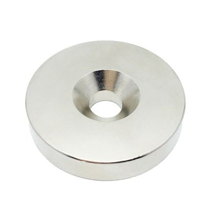 N52 Ímã de neodímio com forma de ímã industrial, pot / forma de taça e buraco contra-absorção
