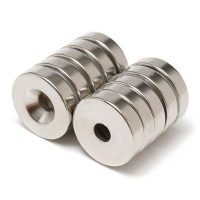 Magnetos de Neodímio contra-absorção personalizados para densidade de desempenho ideal 7,6 g/cm3 grau N42