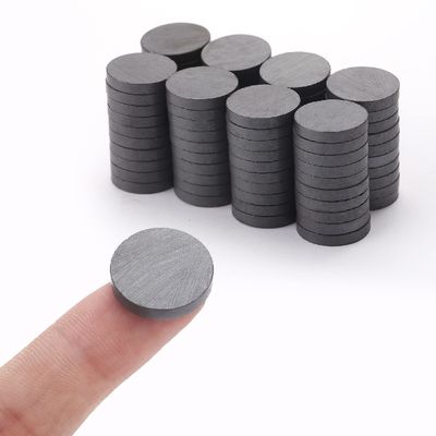 Imã ferrite de disco redondo cerâmico permanente com tamanho personalizado e material original