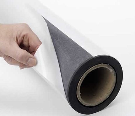 Rolo de folha magnética de borracha flexível com adesivo para ligação forte e duradoura