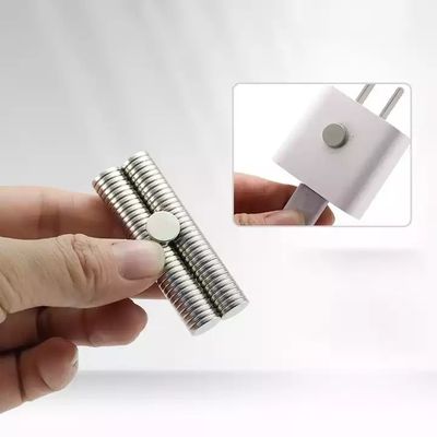Magnético de disco de neodímio N52 revestido de níquel com tolerância de ± 3% e resistência personalizada