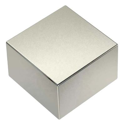 Bloco de ímã industrial Neodímio NdFeb 50x50x25mm com propriedades magnéticas fortes