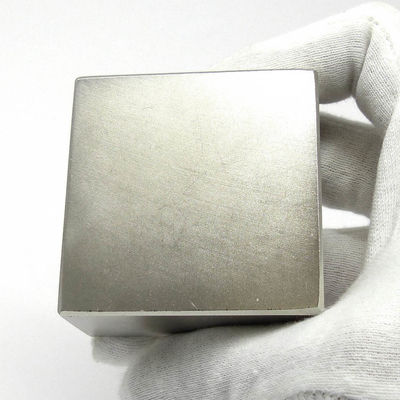 Bloco de ímã industrial Neodímio NdFeb 50x50x25mm com propriedades magnéticas fortes
