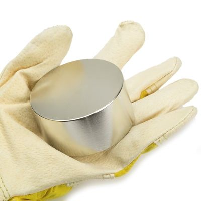 N52 Ímã de neodímio 50x30 mm com direção de magnetismo de espessura e revestimento de epoxi preto