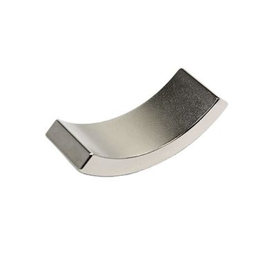 N52 Segmento de ímã de neodímio curvo para motor ± 0,01 mm Tolerância de amostra oferecida