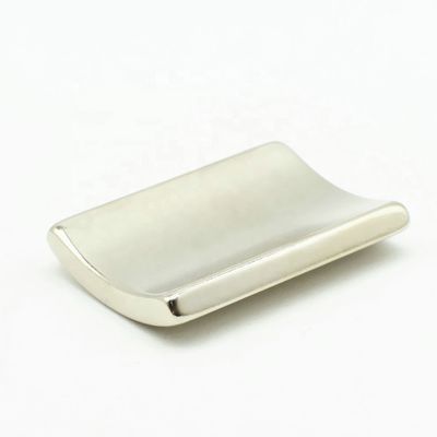N52 Segmento de ímã de neodímio curvo para motor ± 0,01 mm Tolerância de amostra oferecida