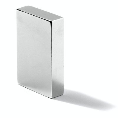 Dimensões personalizadas ímãs permanentes NdFeB super fortes para tolerância precisa /-0,05 mm