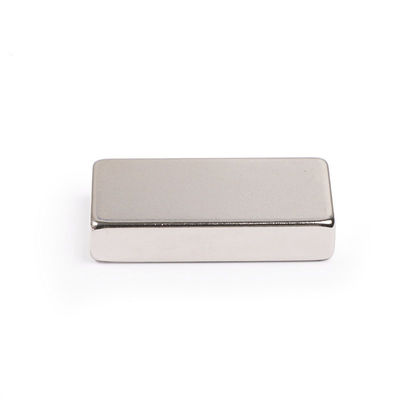 Espessura Magnetismo Direção N52 Grade NdFeB Bloco Ímã de neodímio para Indústria