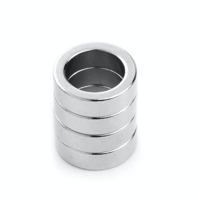 Magnetos de anel compostos magnetizados diametralmente com alta resistência de magnetização
