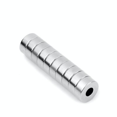 Magnetos de anel compostos magnetizados diametralmente com alta resistência de magnetização