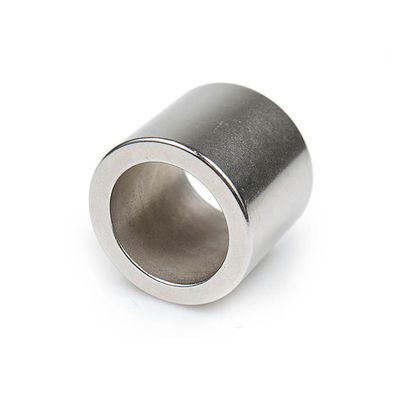 Magnetos de anel compostos magnetizados diametralmente com alta resistência de magnetização